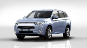 Mitsubishi Outlander PHEV 2012 года